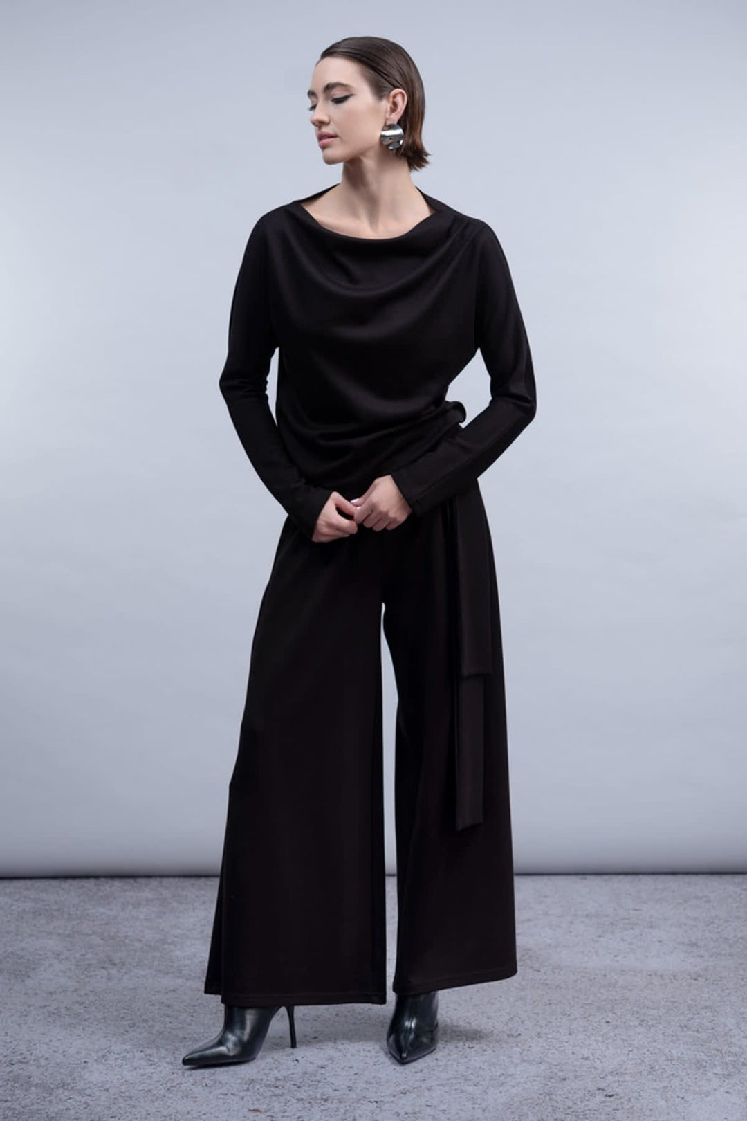Front view of the Haako women&