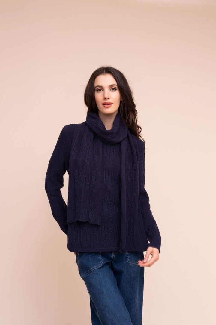 Vue de face chandail blanc avec foulard Alison Sheri pour femme - Valérie Simon