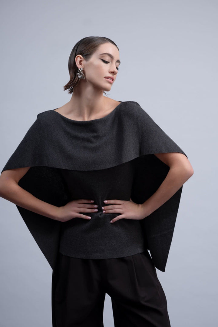 Side view of the Haako women&