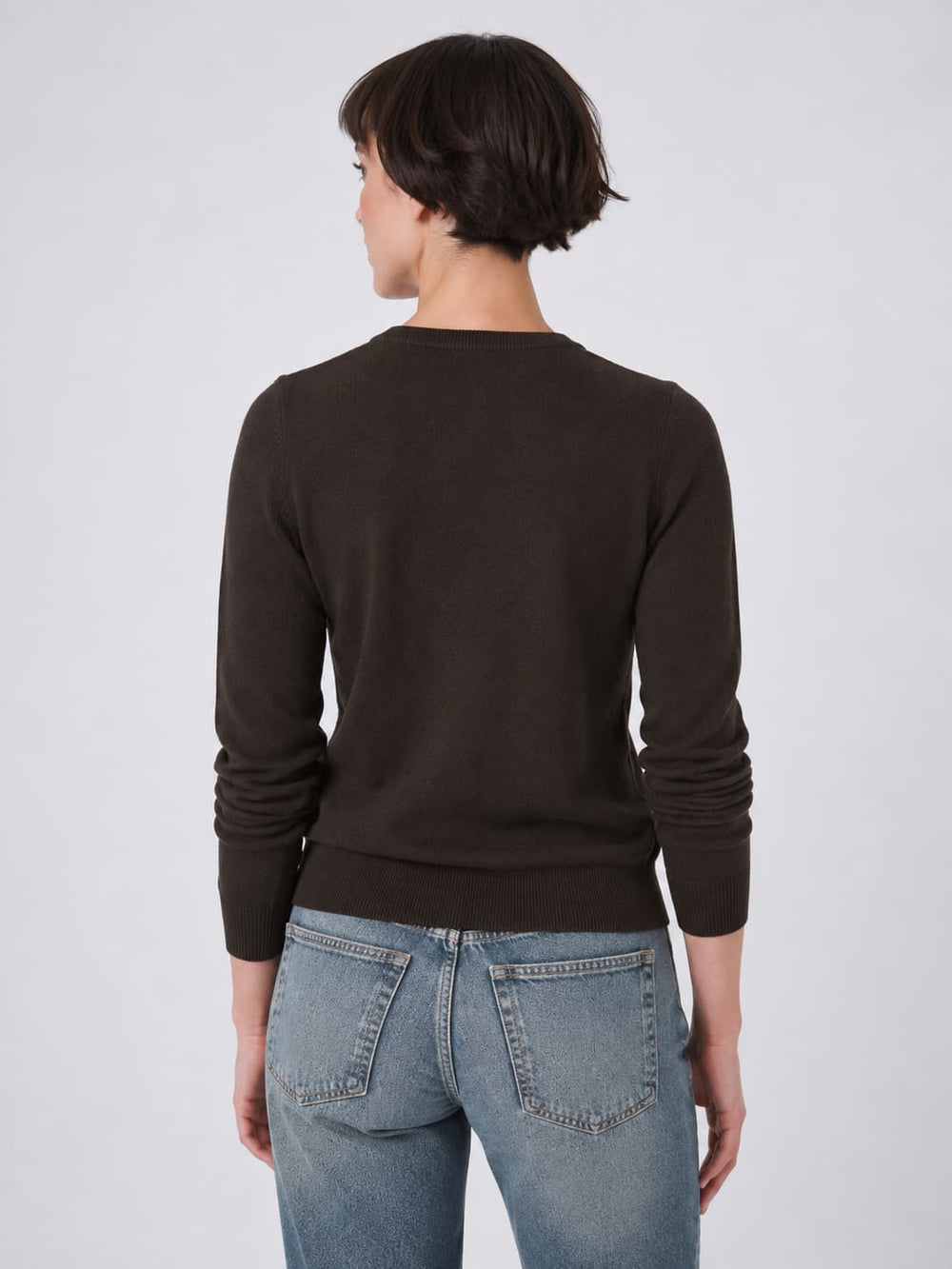 Front view of the women's organic cashmere crew-neck sweater Repeat Cashmere