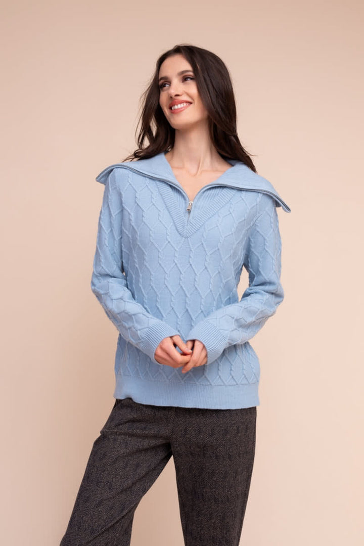 Chandail en tricot torsadé à col zippé vue de face pour femme Alison Sheri
