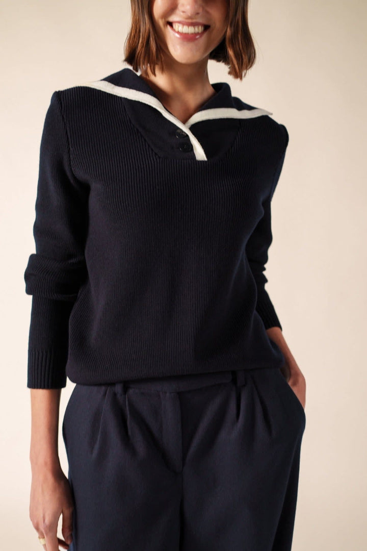 Front view of the GAVARNIE Saint James women&
