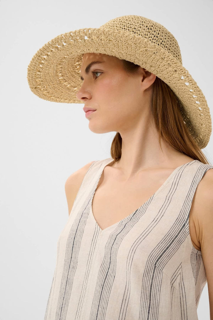 Vue de côté chapeau de paille Inwear pour femme beige avec ruban noir - Valérie Simon