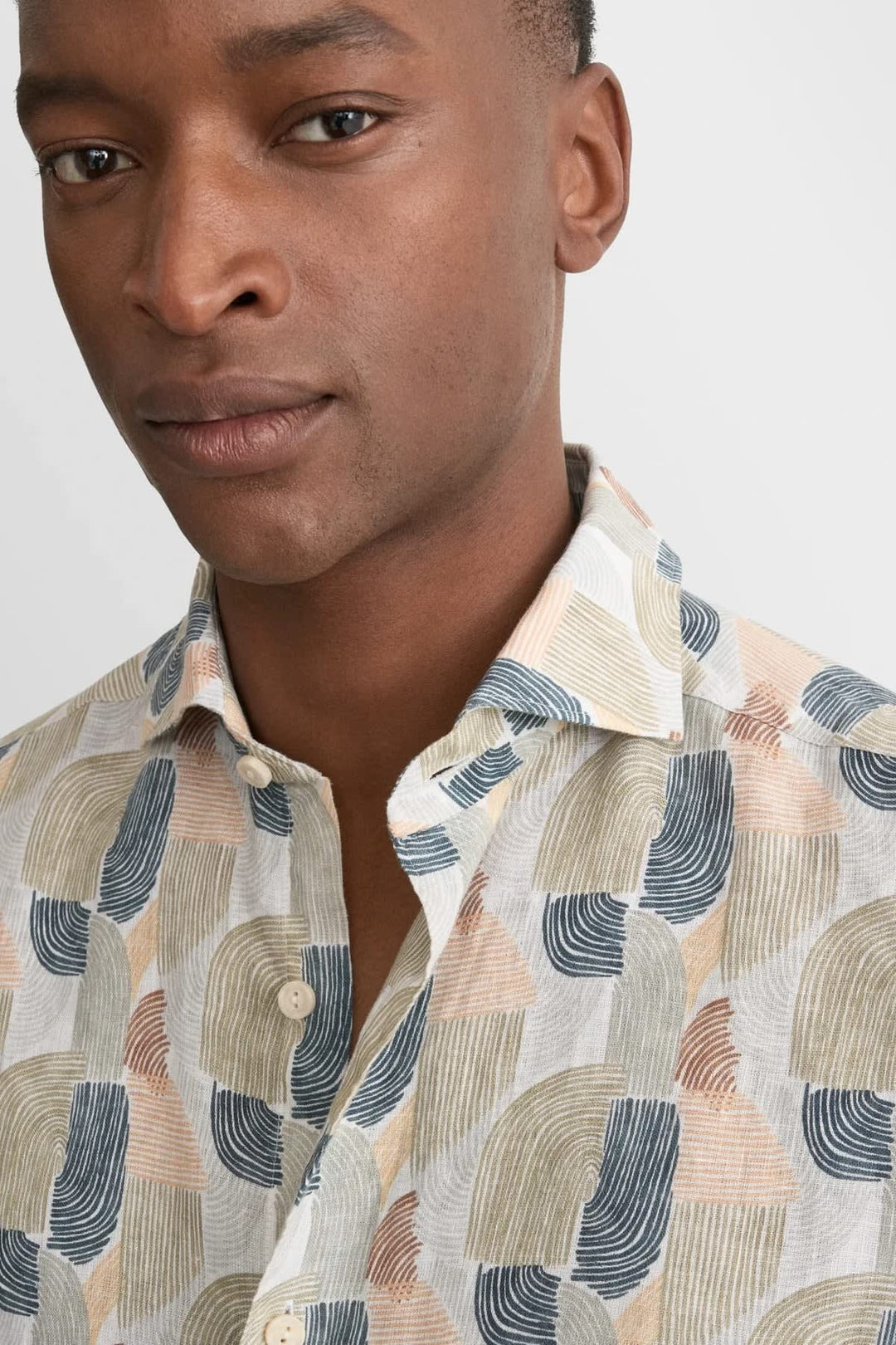 Vue de face chemise à imprimé géométrique Eton pour homme bleue - Valérie Simon