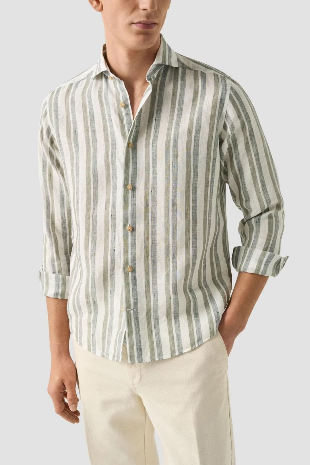 Vue détaillée chemise rayée en lin Eton pour homme blanc et bleu à manches longues - Valérie Simon