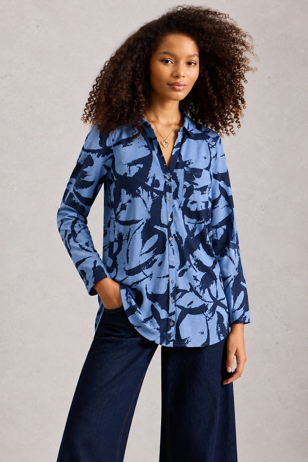 Front view of the long abstract print shirt White Stuff in multicolour for women - Valérie Simon