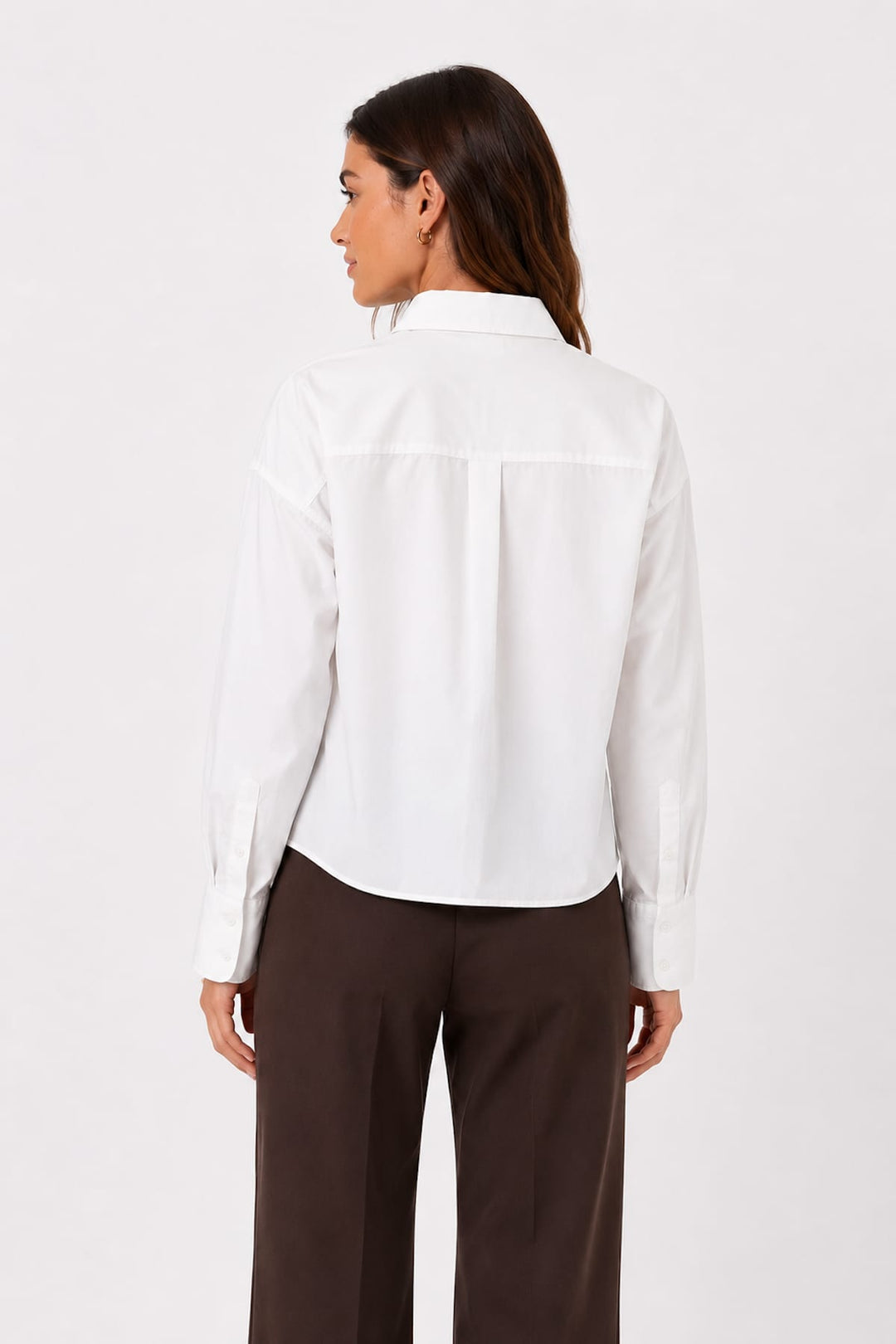 Front view of a flowing women&