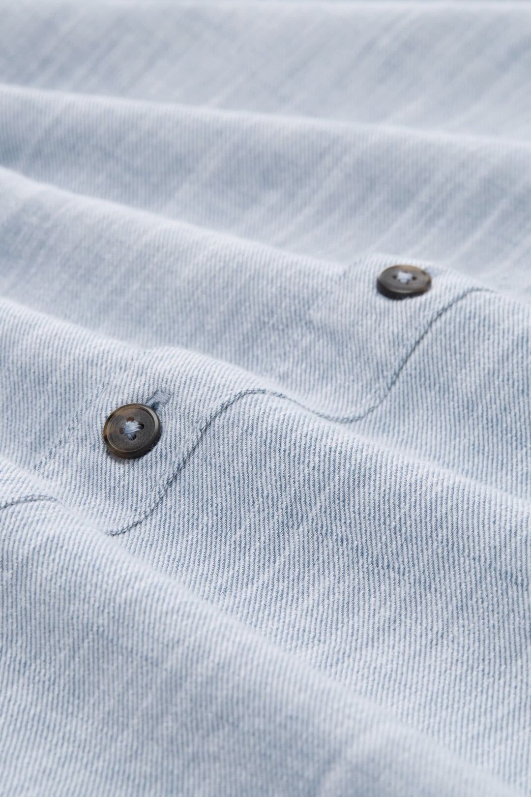 Vue de face chemise sport Tom Tailor homme bleue avec poches poitrine - Valérie Simon