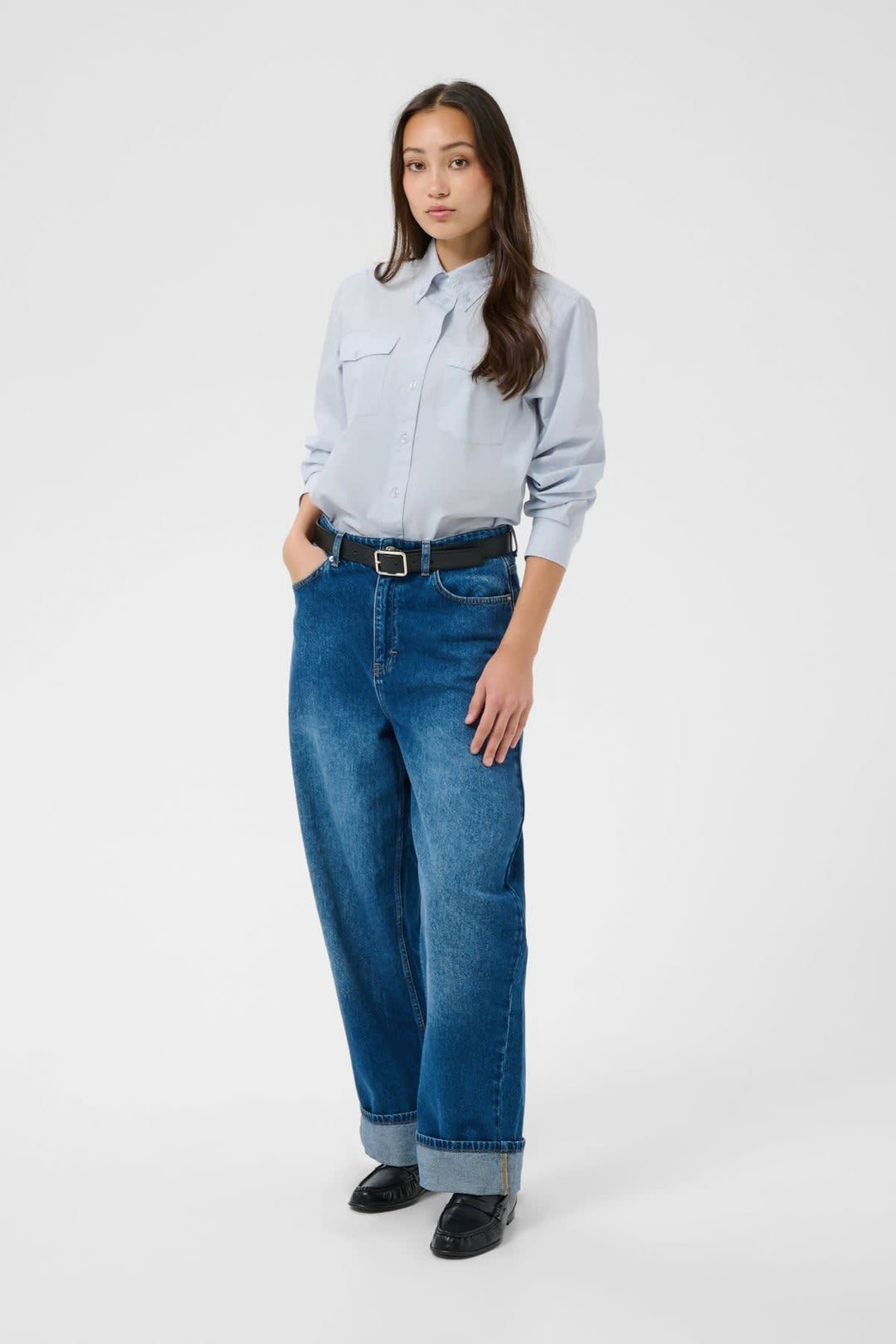 Vue latérale chemise utilitaire Chanya Part Two bleu pour femme avec col - Valérie Simon