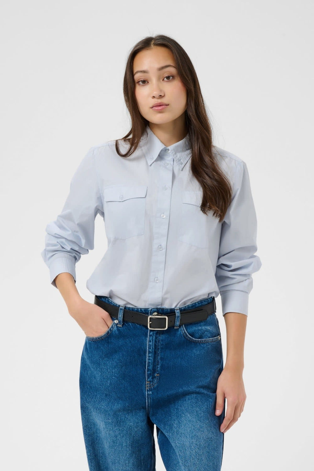 Vue de face chemise utilitaire Chanya pour femme blanc cassé - Valérie Simon