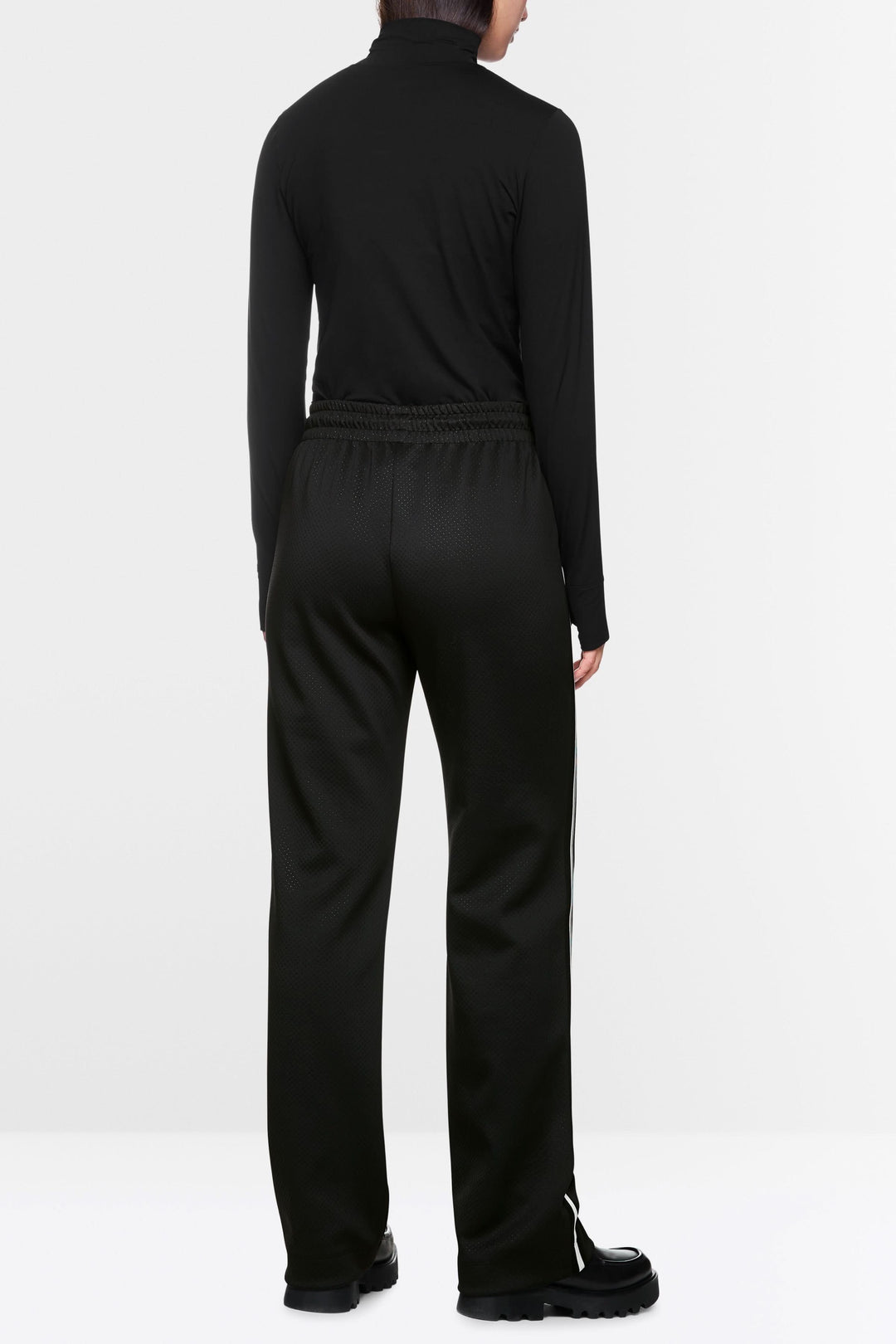 Pantalon Washington noir au dos, coupe droite, taille élastique, idéals pour un look sportif-chic.