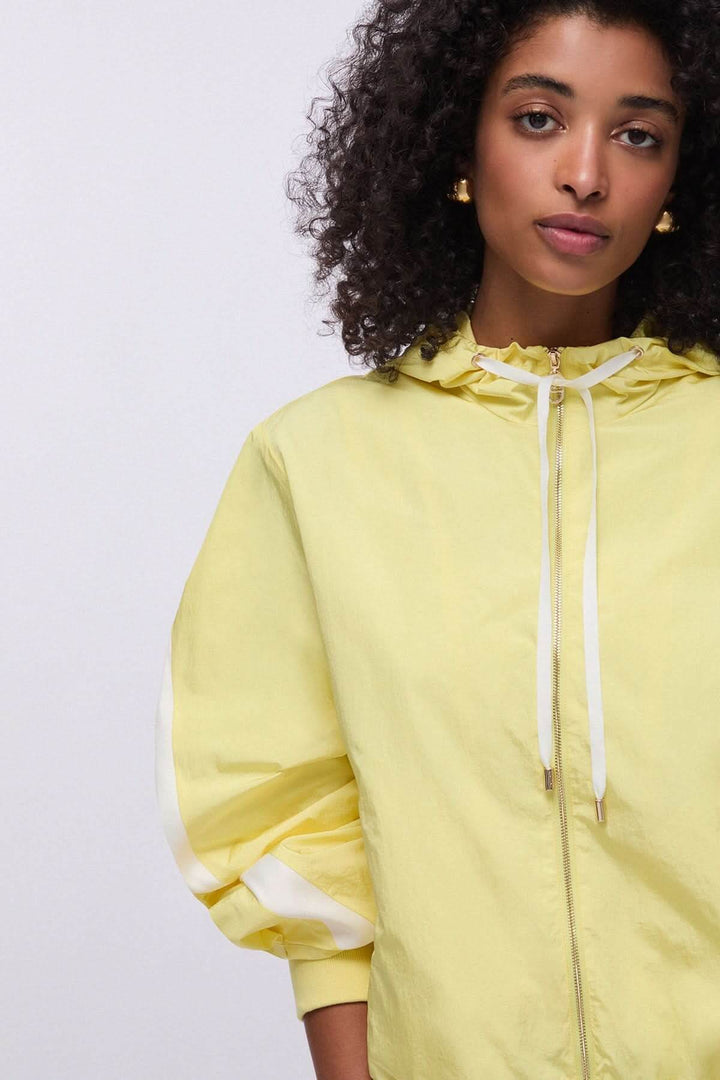 Veste légère à capuche zippée