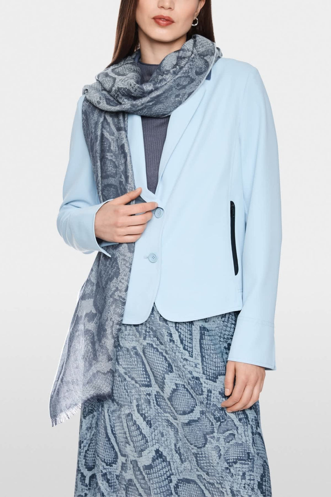 Close-up of the front of a beige and brown Marc Cain snake-print scarf - Valérie Simon