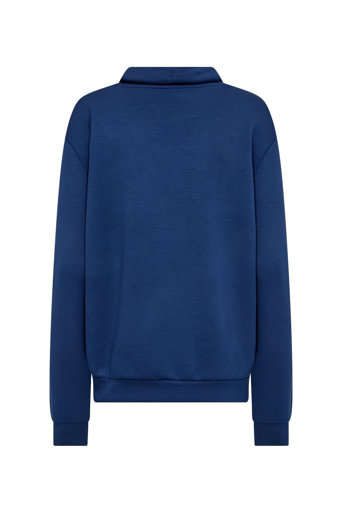 Vue arrière d'un chandail col montant en bleu, design minimaliste et tissu doux, idéal pour un look casual.