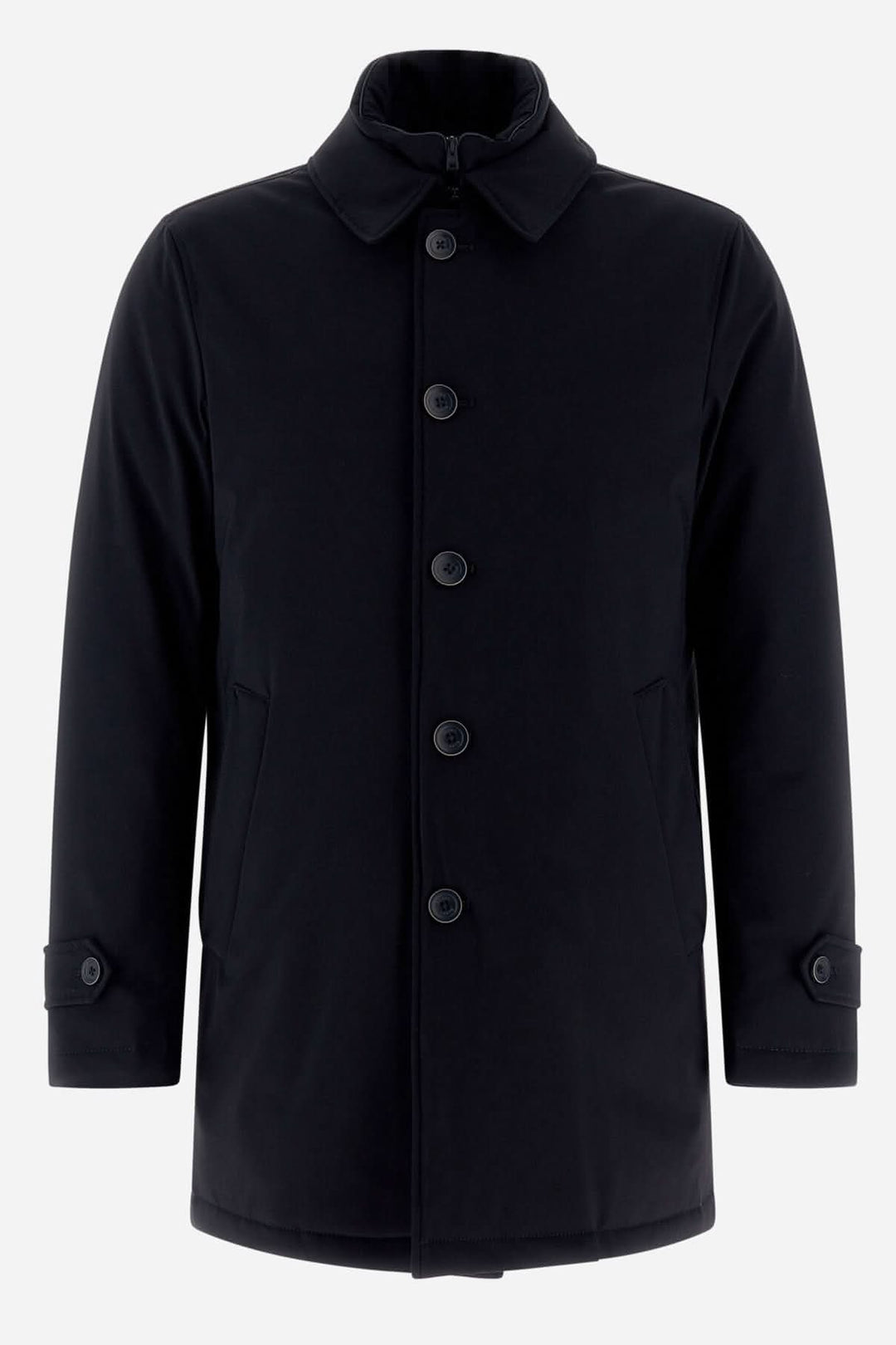 Trench-coat noir en tissu extensible, résistant à l'eau, avec boutons et col classique.