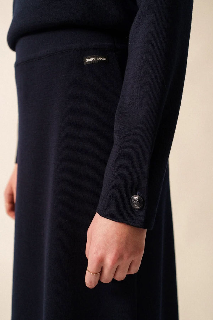 Chandail en maille à détail nœud sur l’épaule, élégant et confortable, manches longues, design raffiné et féminin, style chic.