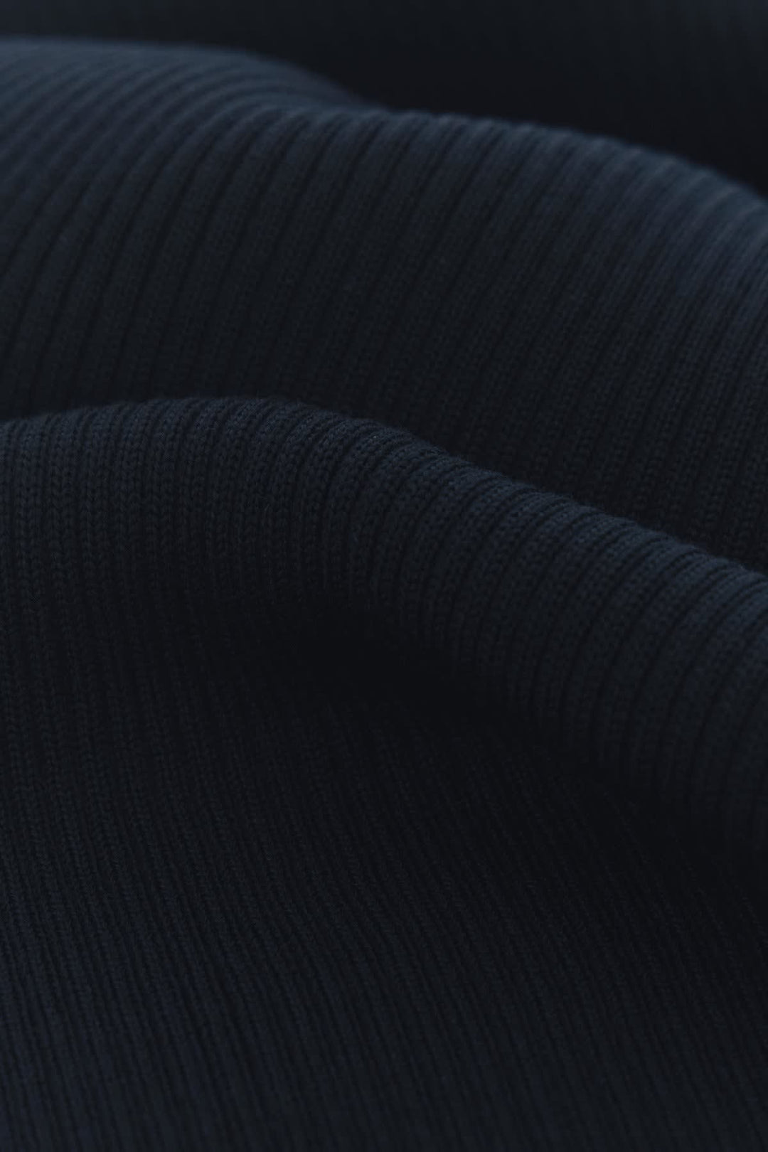 Paul &amp; Shark Ribbed Scarf for Men, Gray, Wrapped - Close-up - Valérie Simon