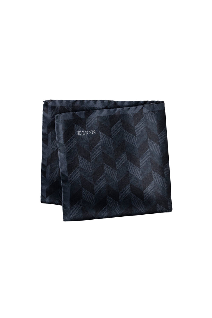 Detailed view of the Eton herringbone silk scarf for men, blue and white - Valérie Simon