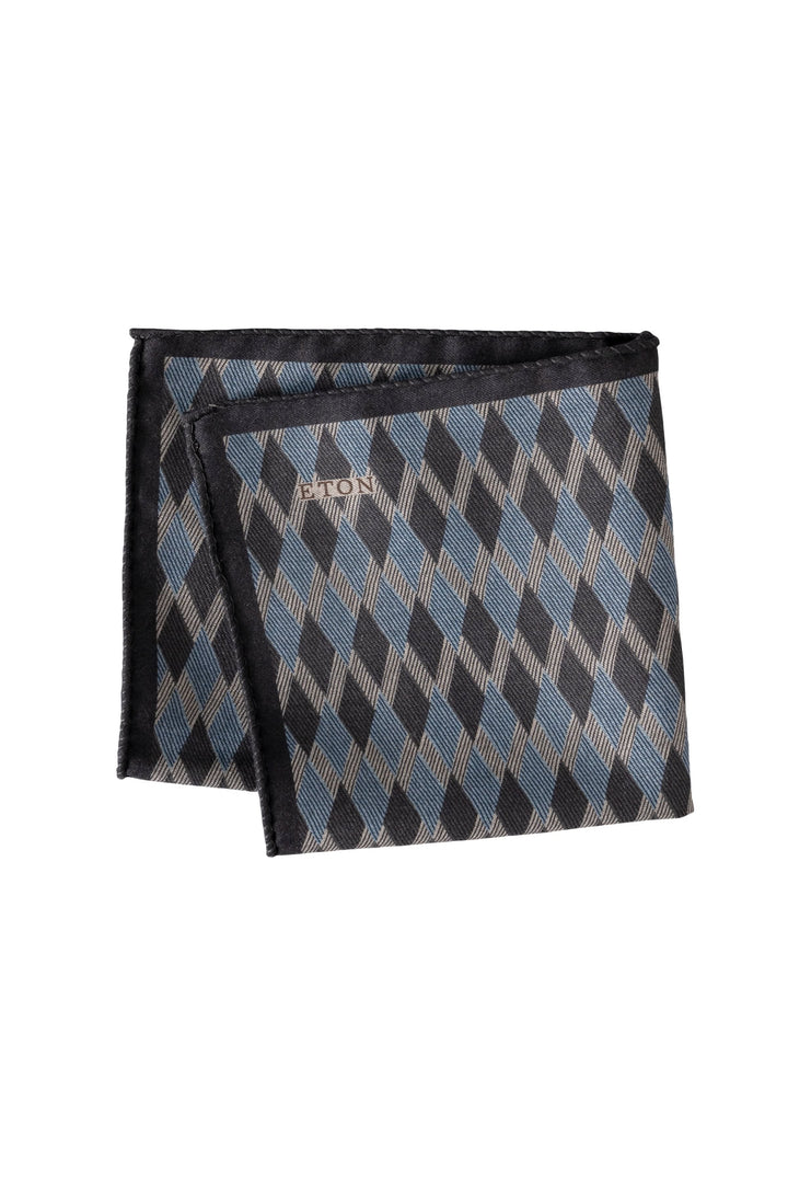 Detailed view of the Eton men&