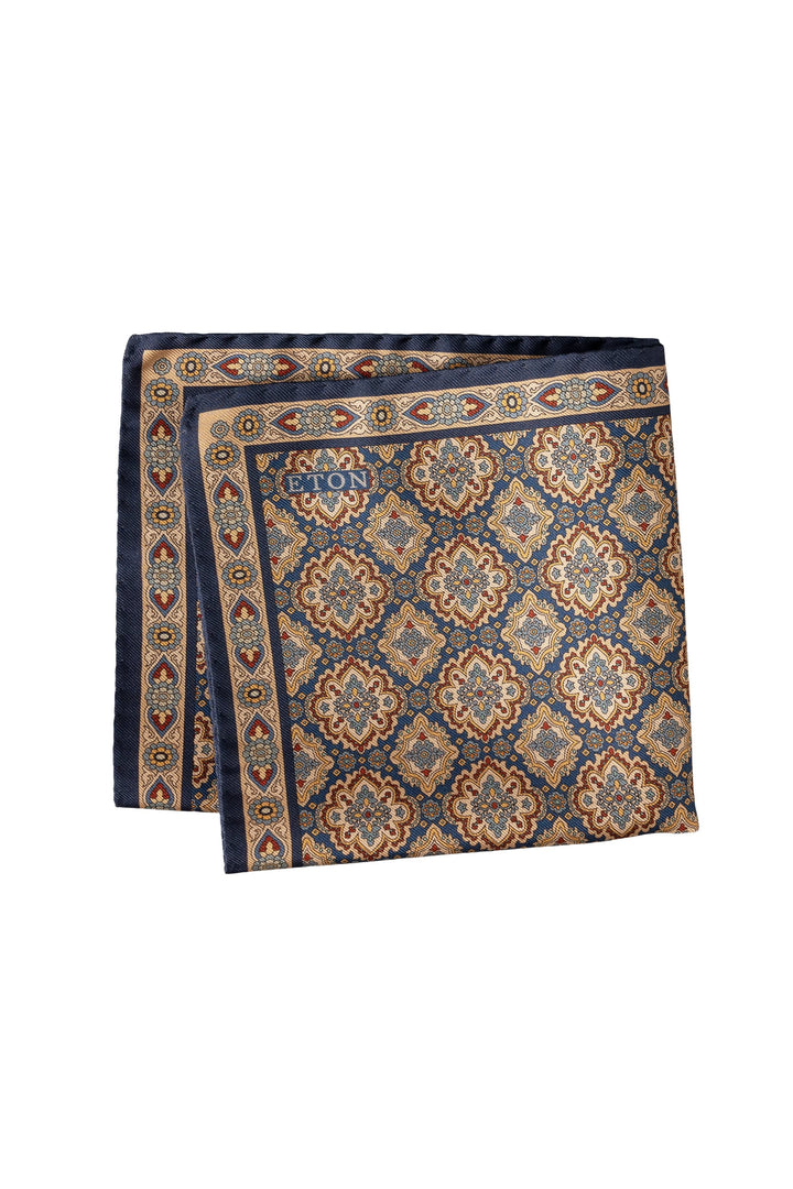 Detailed view of the Eton medallion pocket square for men in red and gold - Valérie Simon
