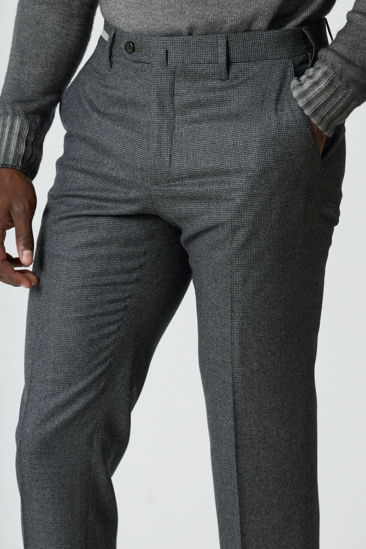 Pantalon habillé en laine à petits carreaux