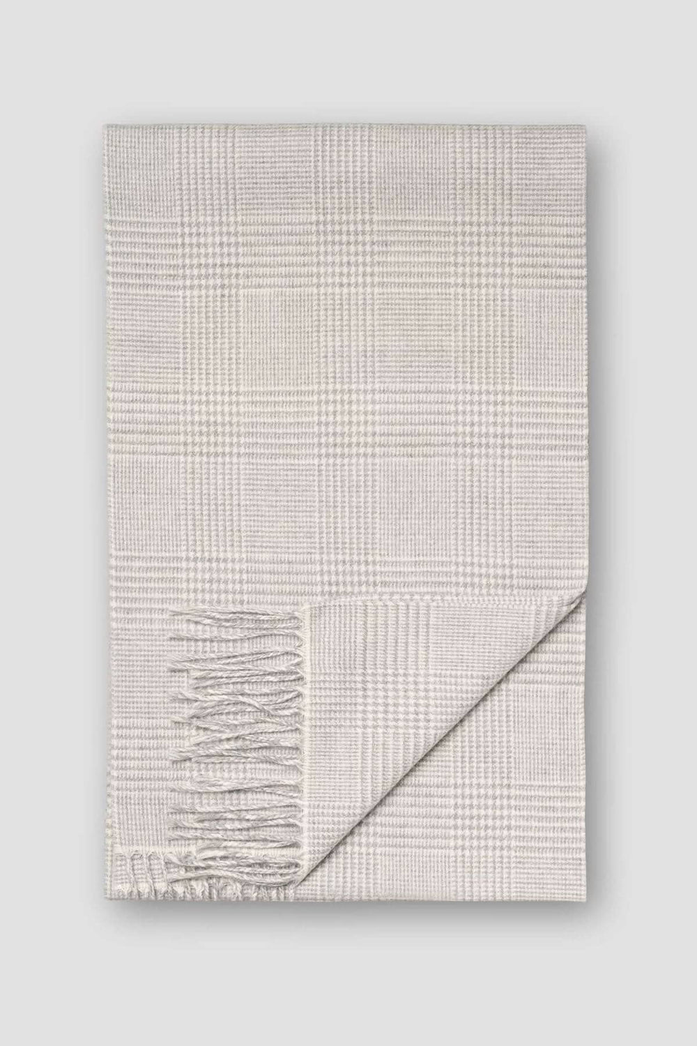 Foulard en laine à motif Prince de Galles, gris clair et blanc, avec franges, doux et élégant pour les saisons froides.