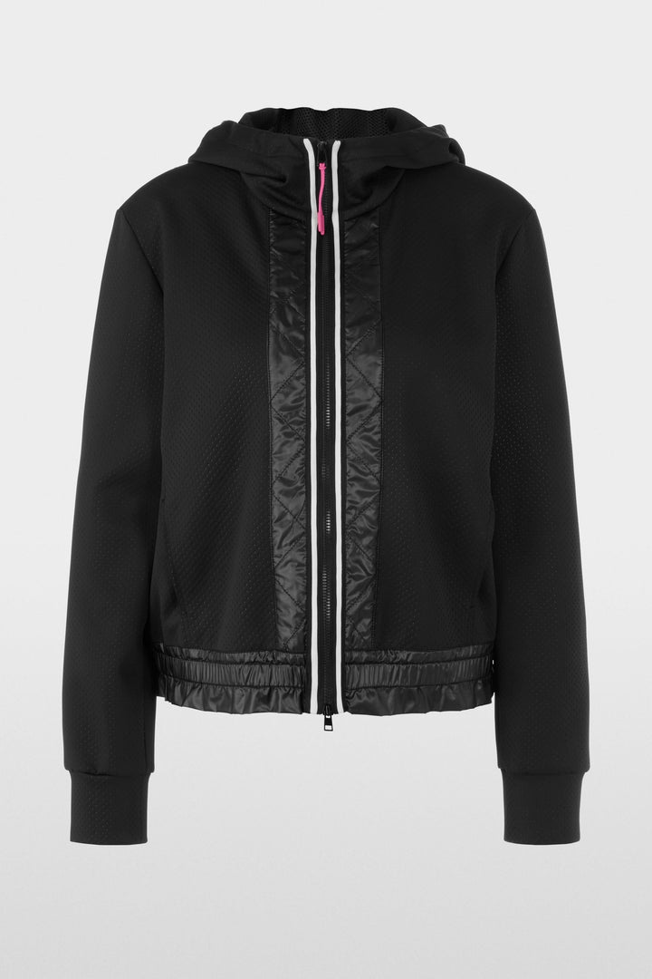 Veste à rayures contrastées noire avec capuchon, zippée et détails lustrés, style moderne et urbain.