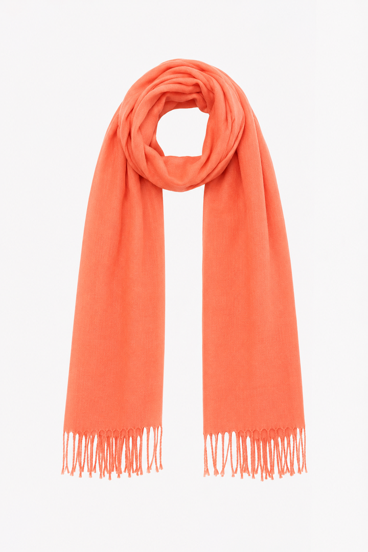 Solid-color scarf with fringe
