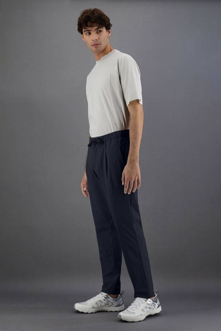 Pantalon Laminar en nylon, coupe régulière, confortable avec cordon de serrage, style sportif et sophistiqué.