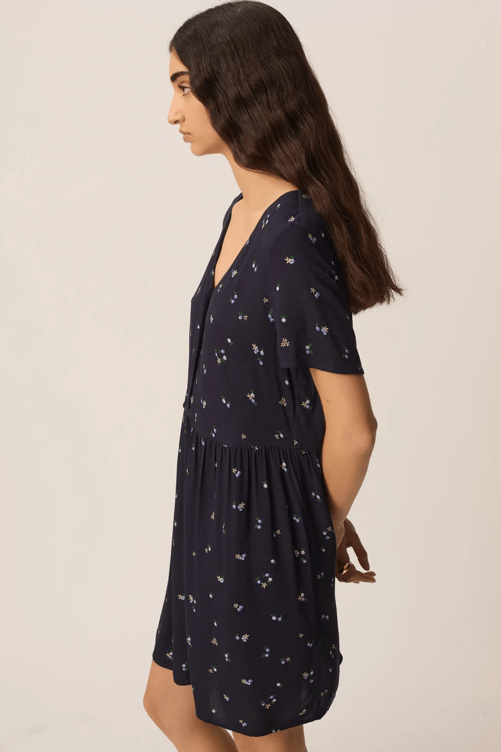 Elarya Short, Flowing Dress with a V-neck