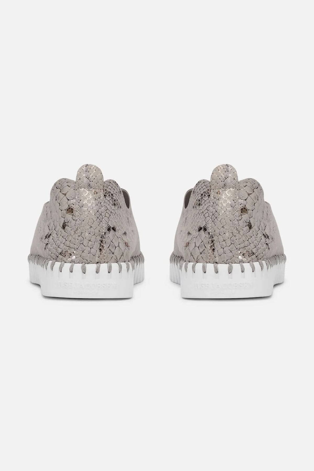 Chaussure légère en imprimé peau de serpent avec semelle en caoutchouc, confort et style pour toutes les occasions.