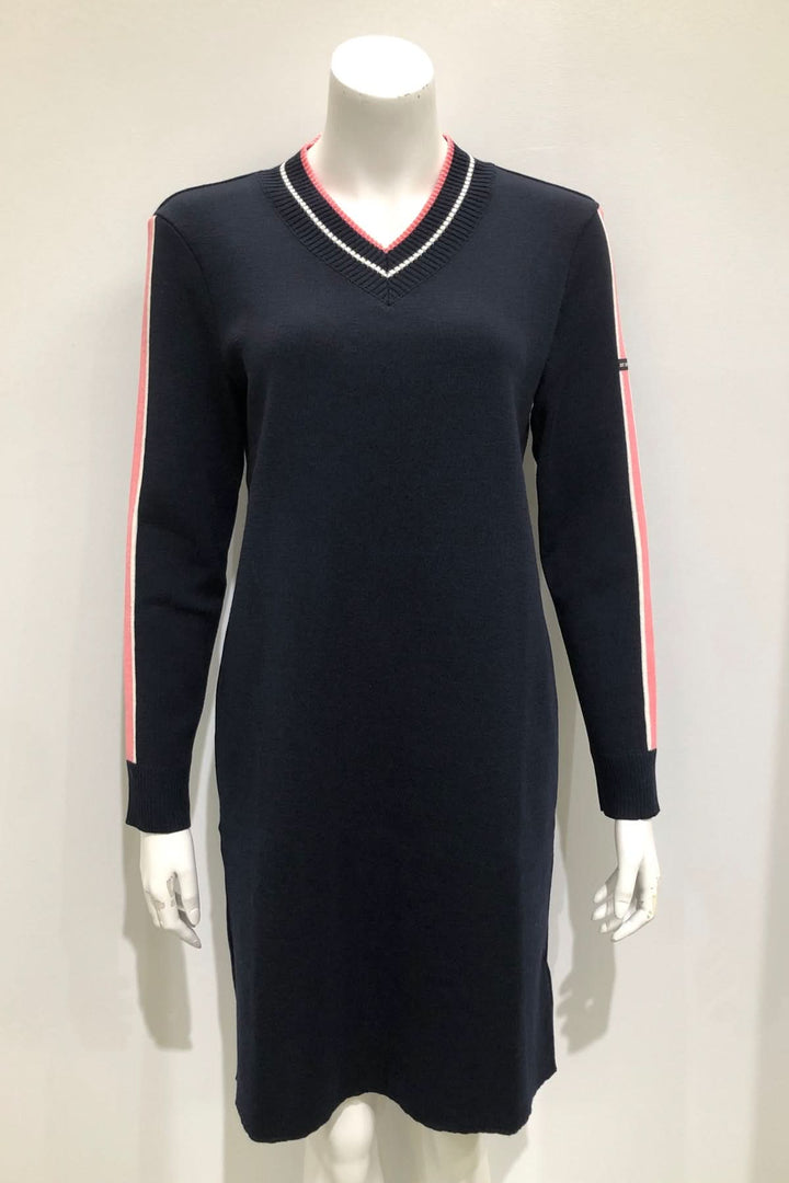 Robe de laine ISERAN en maille marine, coupe droite, col V côtelé avec détails blancs et roses, manches longues avec bandes contrastées.