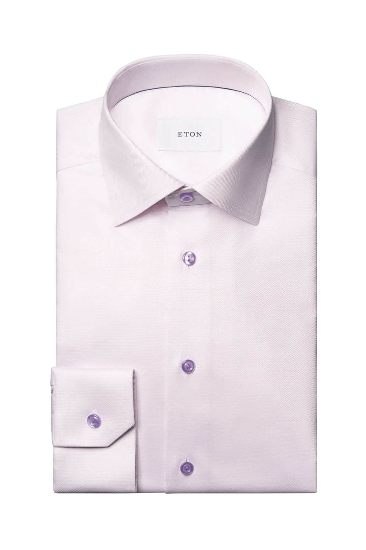 Chemise en coton lilas à effet texturé avec col cutaway et boutons ton sur ton, élégante et sophistiquée, idéale pour bureau et occasions spéciales.