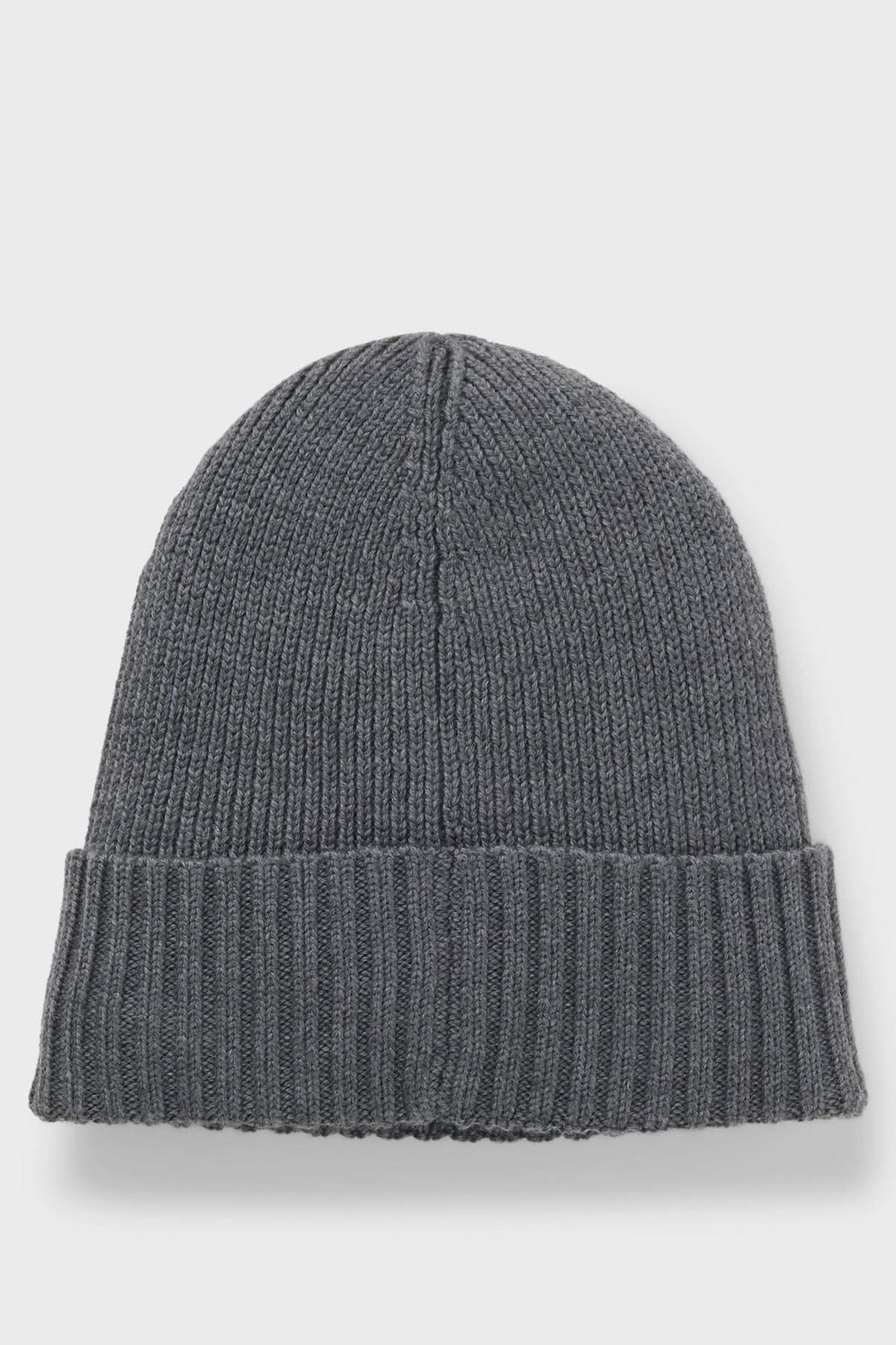 Tuque en laine vierge à maille épaisse BOSS, gris, avec plaque logo en tissu enduit, style moderne et chaud pour l'hiver.