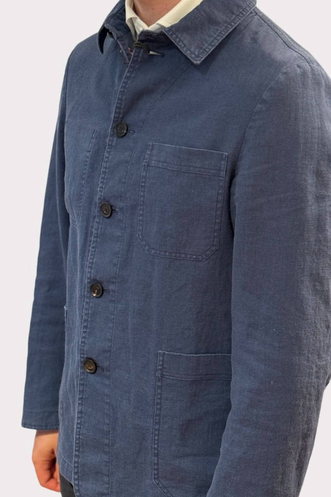 Surchemise en lin au look denim, couleur bleu, parfaite pour une tenue décontractée et élégante.