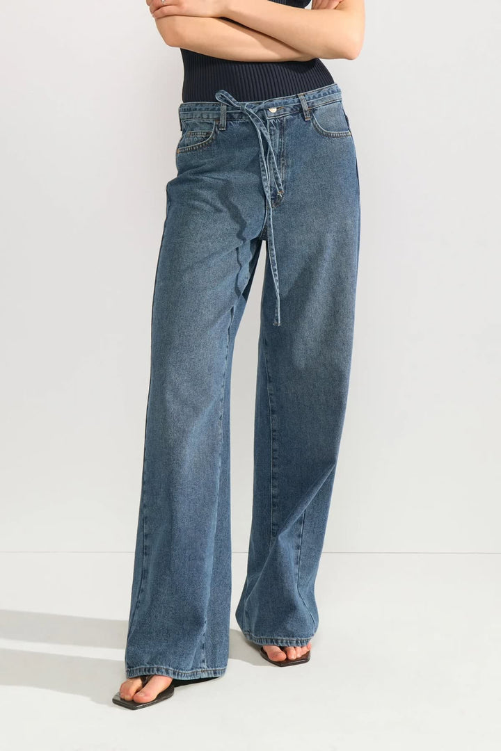 Front view of Numph women&