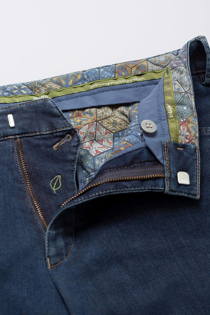 Side view of Jean Meyer men&