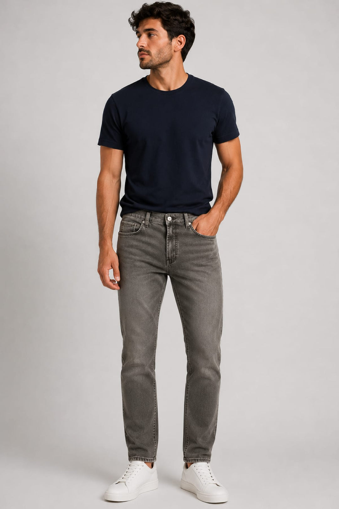 Vue latérale jean extensible délavé Brax pour homme gris foncé coutures apparentes - Valérie Simon