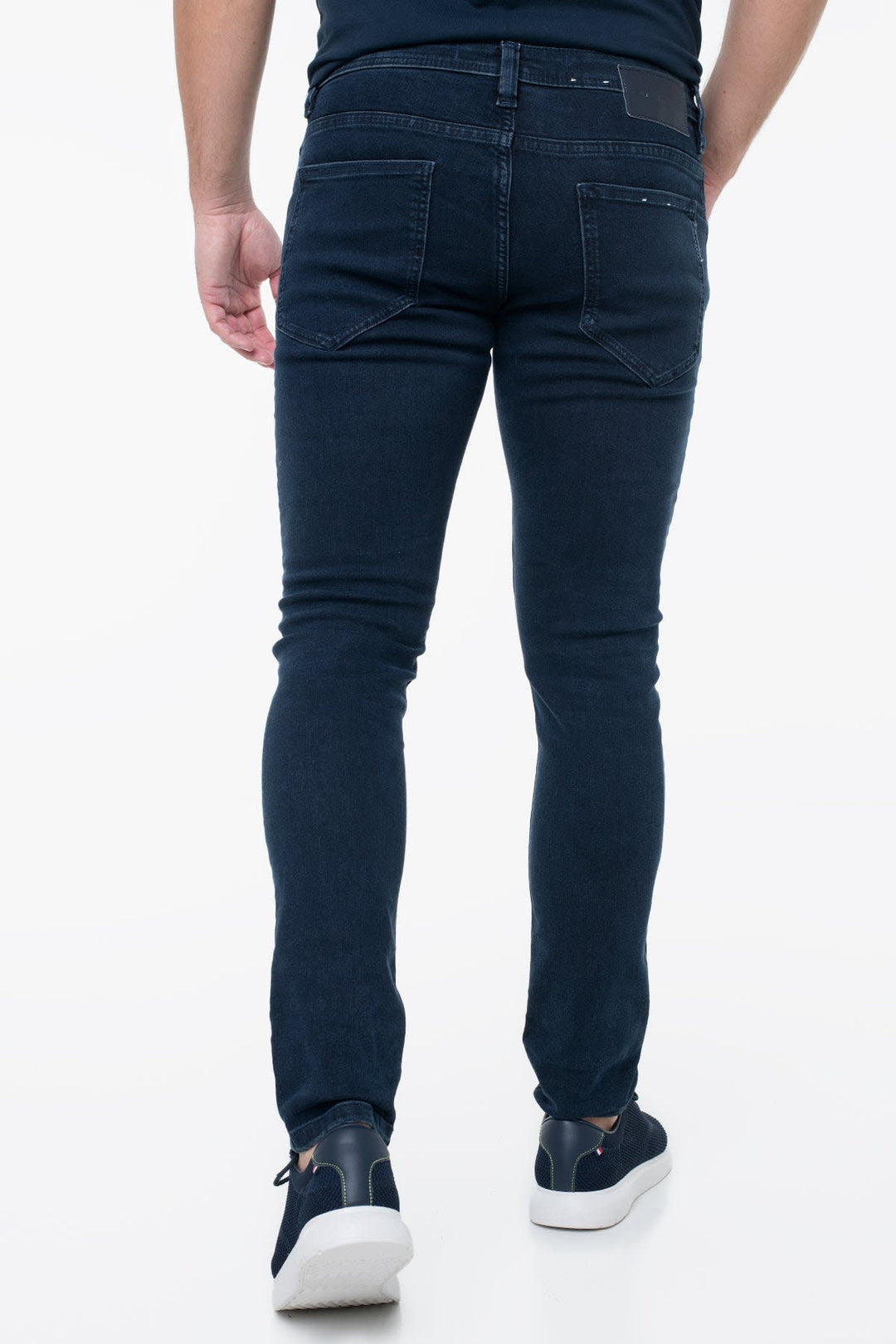 Side view of Tom Tailor slim-fit black men&