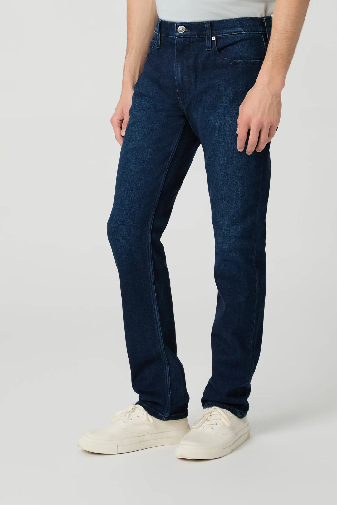 Vue latérale jean droit essentiel Paige pour homme gris - Valérie Simon