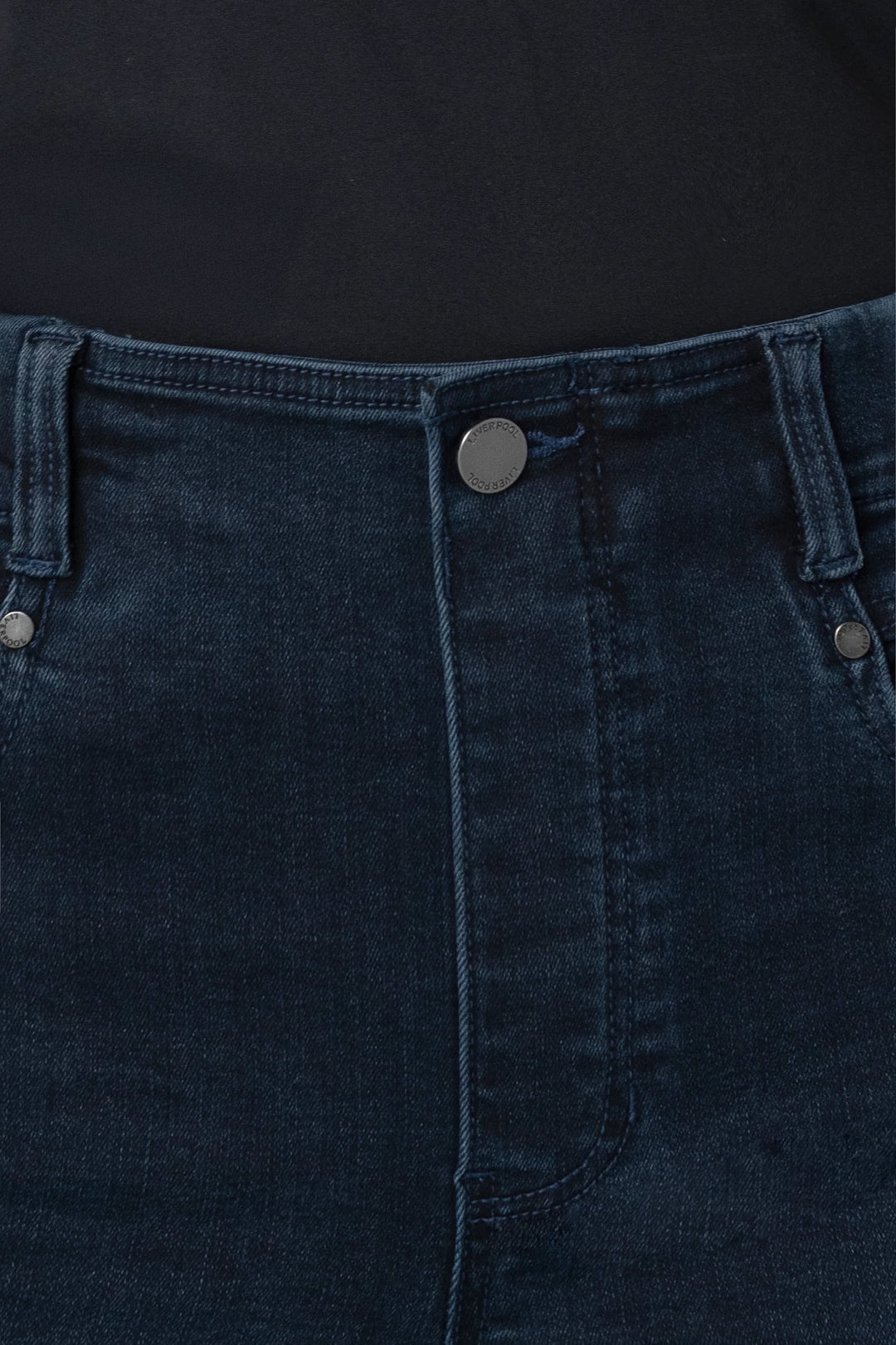 Profile view of Gia jeans for women in blue with contrasting stitching - Valérie Simon