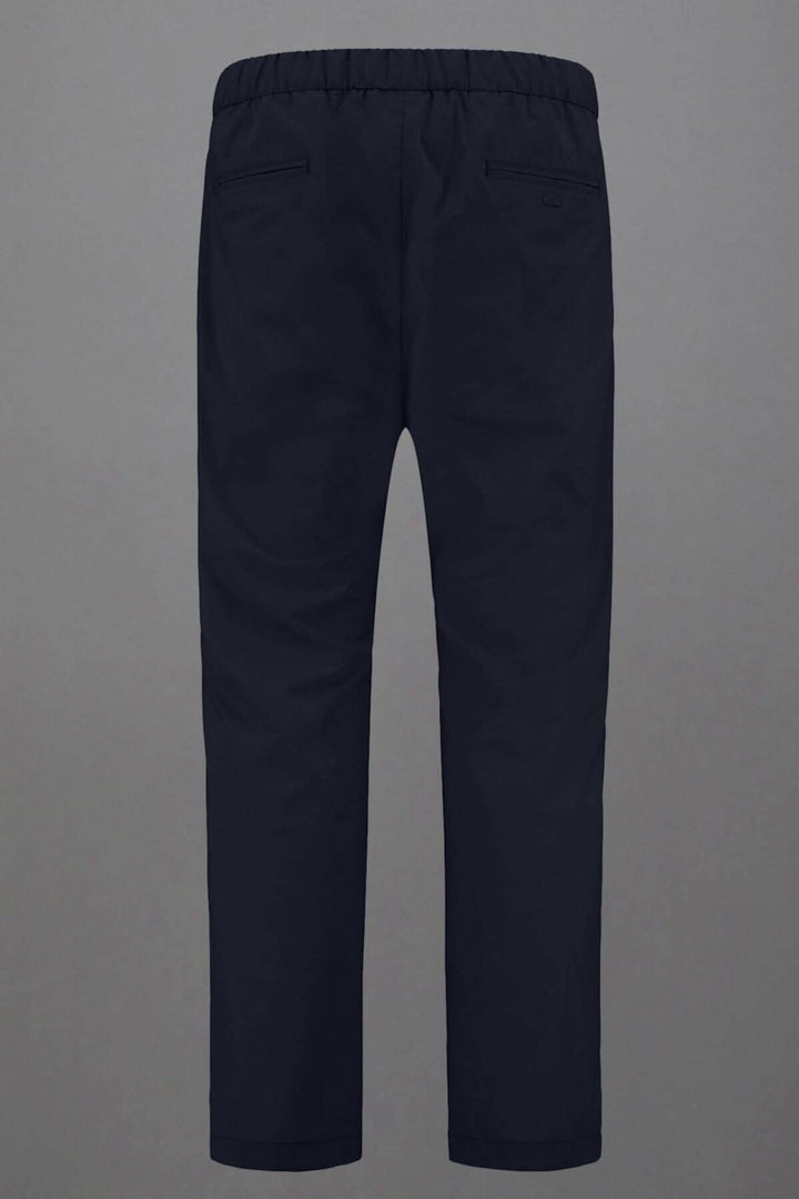 Pantalon Laminar en nylon noir avec cordon de serrage et poches arrière, coupe régulière.