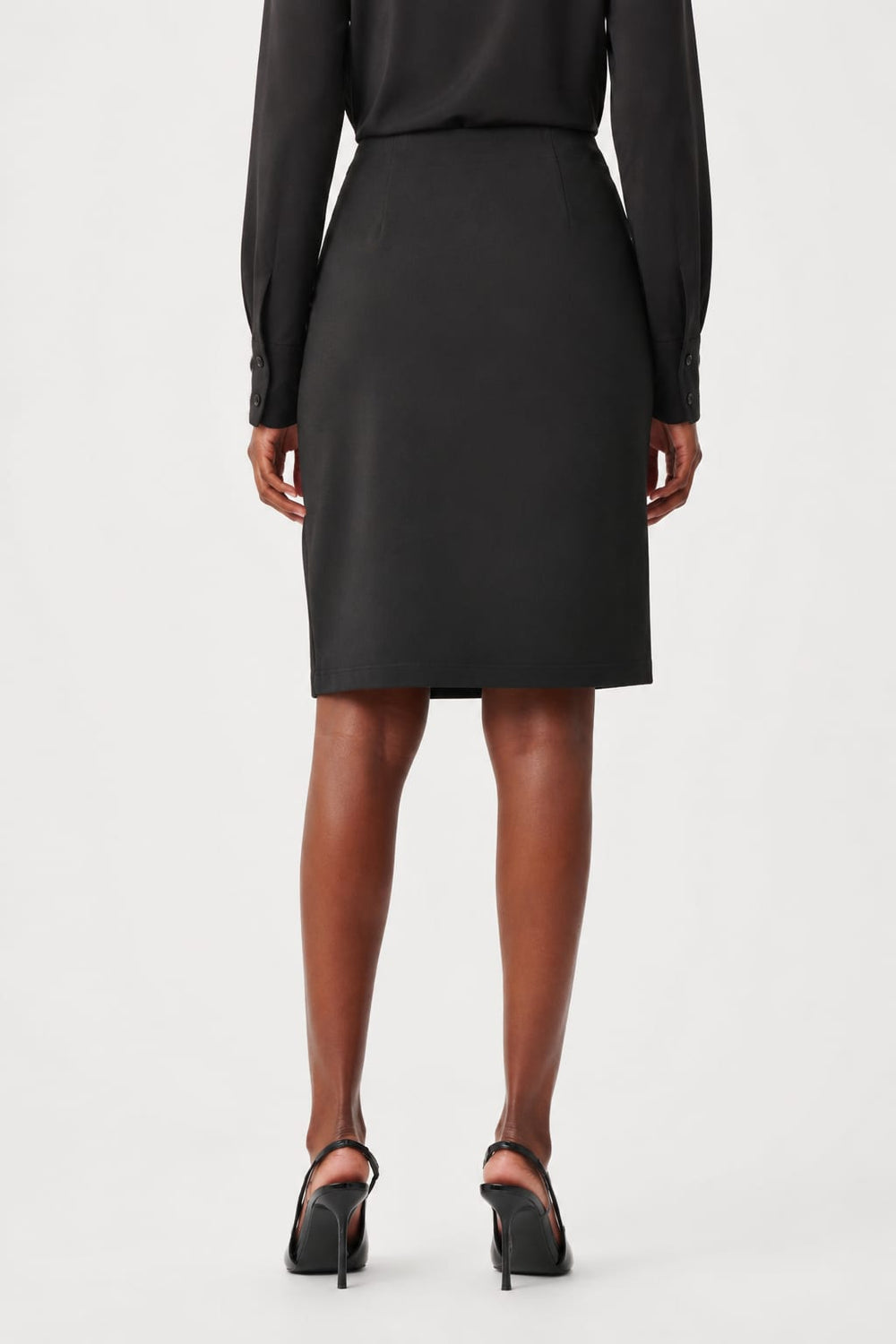 Front view of a black Ribkoff women's skirt with textured pockets - Valérie Simon