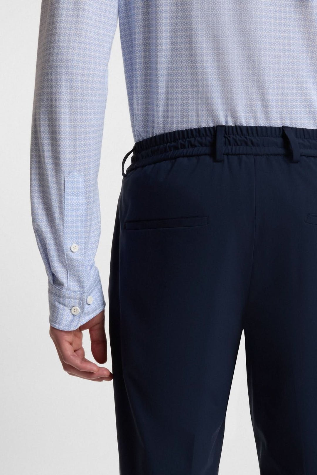 Vue arrière de la Chemise à motif moderne Roan Kent avec tissu flex-weave, coupe ajustée élégante, confort optimal.