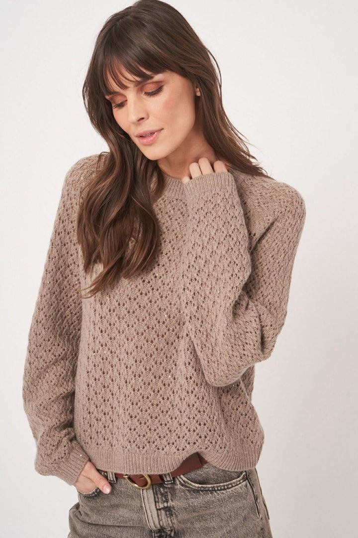 Chandail en maille ajourée pour un look décontracté et élégant, mélange laine et cachemire, coupe confortable, conseillez avec jean.