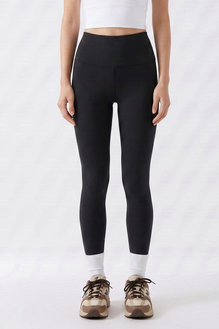 Vue de côté legging 7/8 taille haute Oui noir avec logo discret pour femme - Valérie Simon