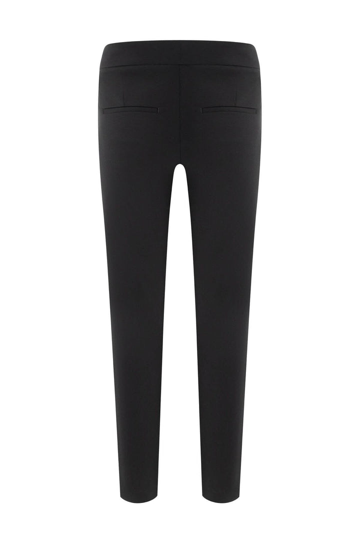 Pantalon habillé noir à jambe fuselée, finition classique, poches plaquées, rivets pyramidaux.