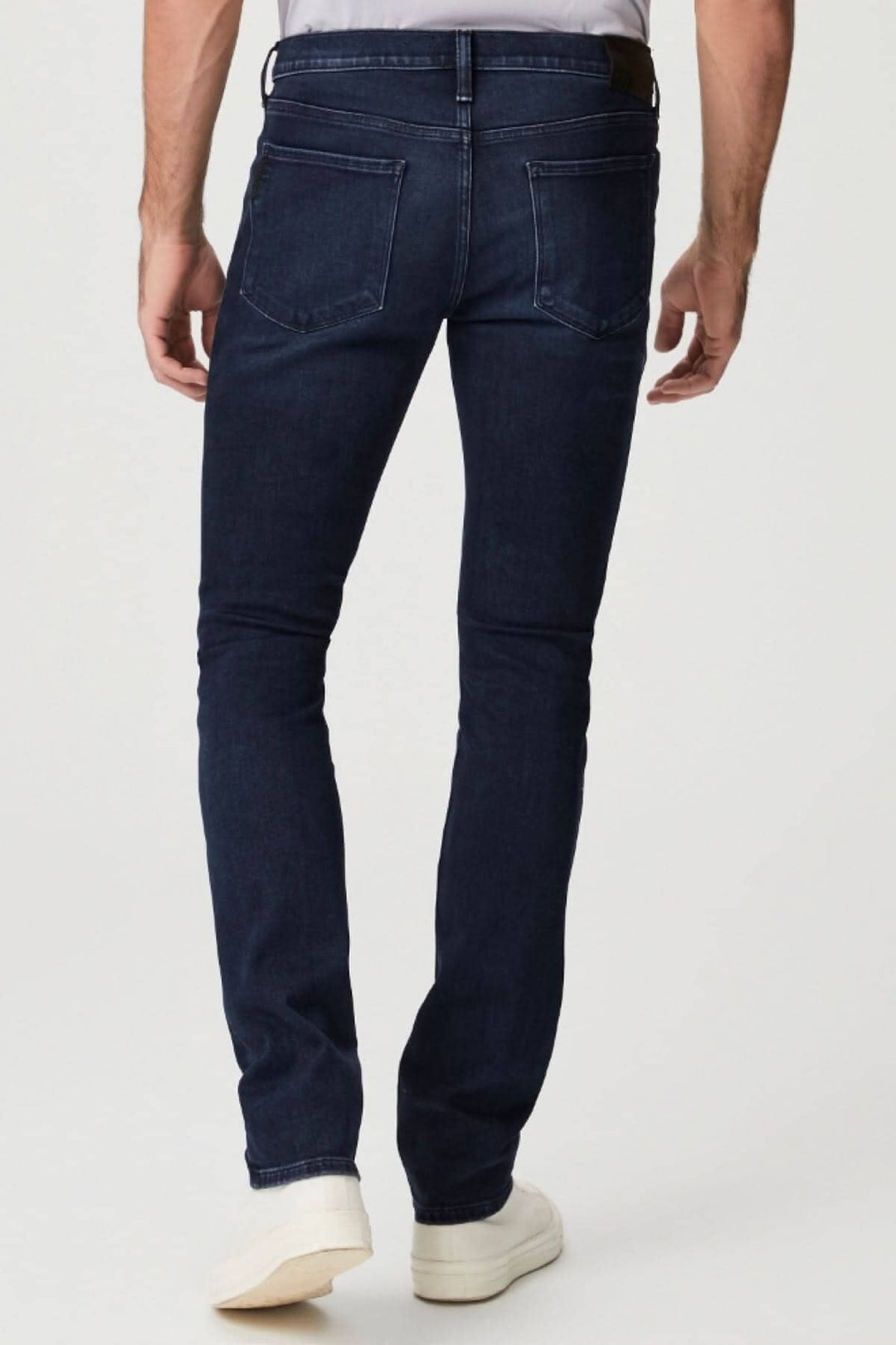 Jean Lennox Conteras, coupe slim ajustée au niveau des cuisses, coloris indigo foncé, vue arrière.