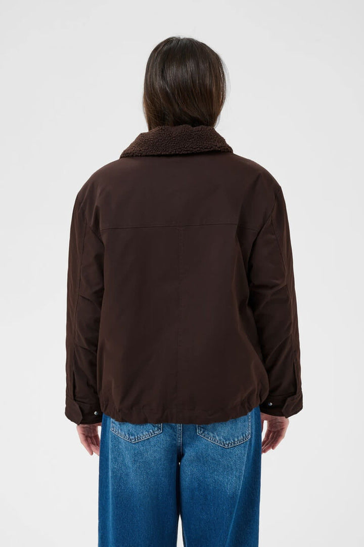 Vue de front manteau col montant Cathia Part Two gris clair avec détails poches - Valérie Simon