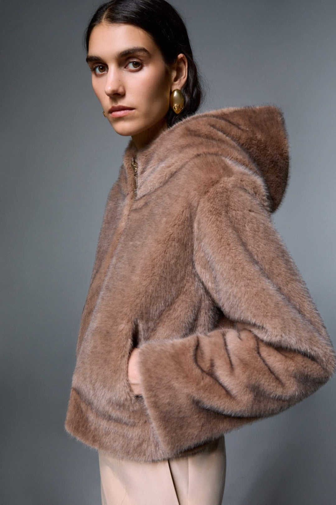 Manteau court effet fourrure à capuchon pour femme liujo